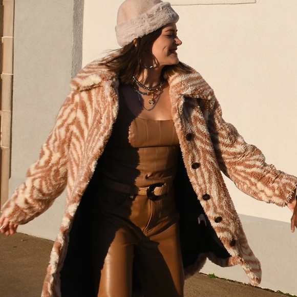 Abercrombie & Fitch Vegan Leather Faux Corset Crop Top - Picture 3 of 4